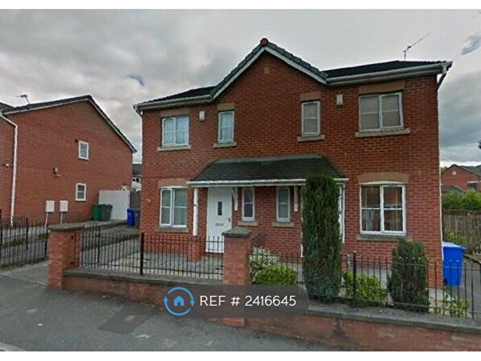 3 Bedroom Semi-Detached House To Rent In Carriage Drive, Manchester, M40