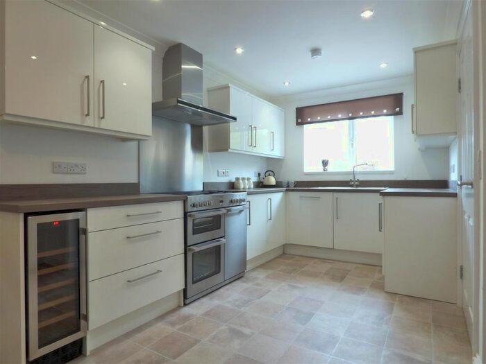 3 Bedroom Town House To Rent In Water Park View, Kinsley, WF9