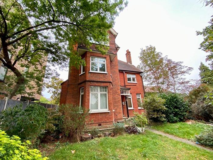 2 Bedroom Flat For Sale In Burnt Ash Lane, Bromley, BR1