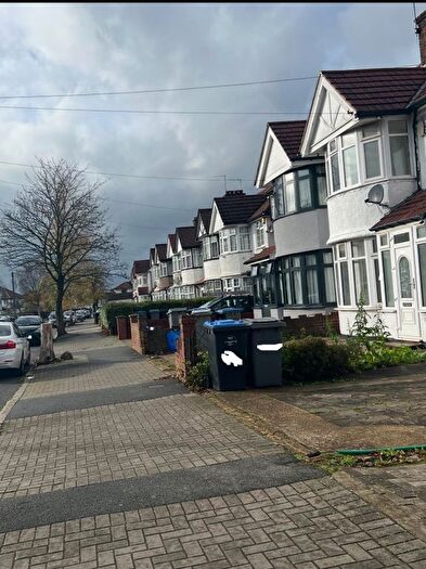 2 Bedroom Flat To Rent In Princes Avenue, Kingsbury, London, NW9