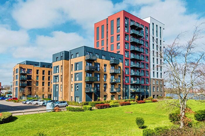 2 Bedroom Flat For Sale In Meridian Way, Southampton, SO14