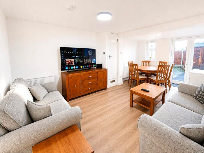1 Bedroom House Of Multiple Occupation To Rent In Board School Road, Woking, Surrey, GU21