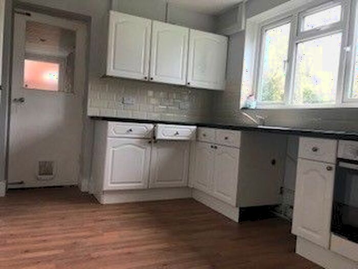 3 Bedroom Detached House To Rent In Earlswood Close, Aylesbury, HP21