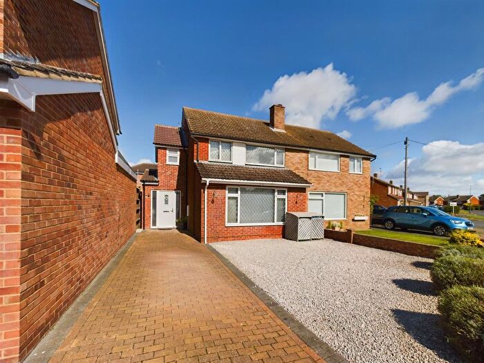 3 Bedroom Semi-Detached House For Sale In Ingram Avenue, Bedgrove, Aylesbury, HP21