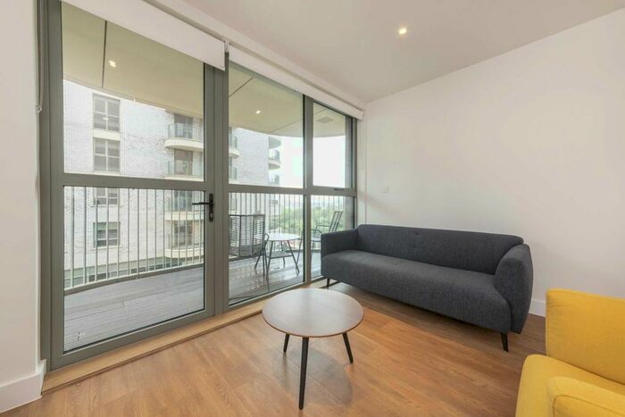 2 Bedroom Flat To Rent In Green Street, London, NW10