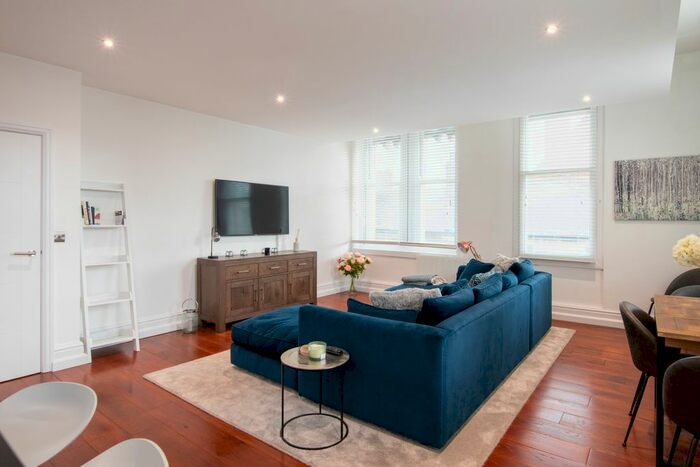 2 Bedroom Flat To Rent In East Parade, Leeds, LS1