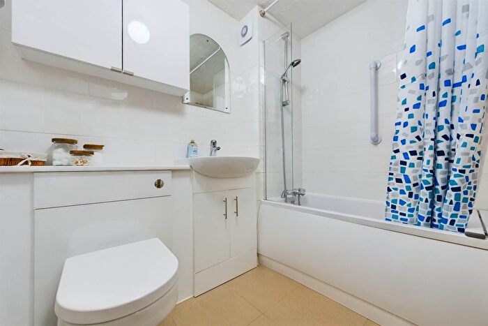 2 Bedroom Flat For Sale In Alexandra Road, Old Town, HP2