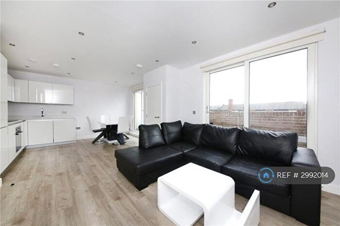 2 Bedroom Flat To Rent In Knapp Road, London, E3