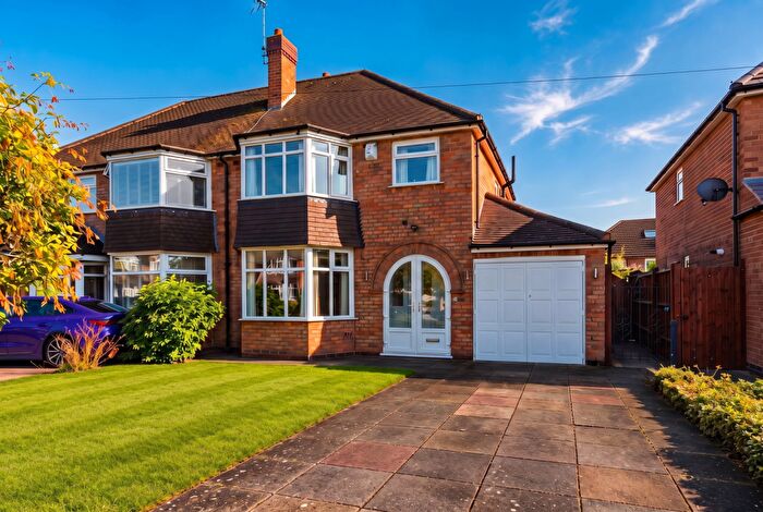 3 Bedroom Semi-Detached House For Sale In Wroxall Road, Solihull, B91