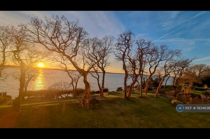 3 Bedroom Flat To Rent In Victoria Road, Netley Abbey, Southampton, SO31