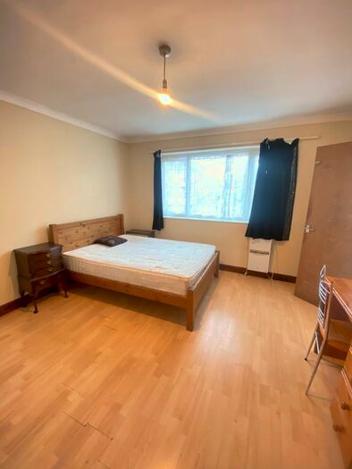 2 Bedroom Flat To Rent In Roman Close, Feltham, TW14