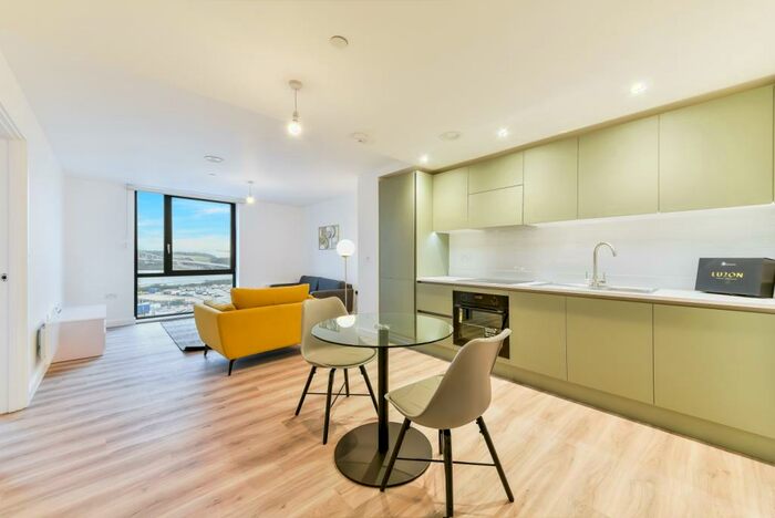 1 Bedroom Apartment To Rent In N, Chevette Court, Luton, LU2