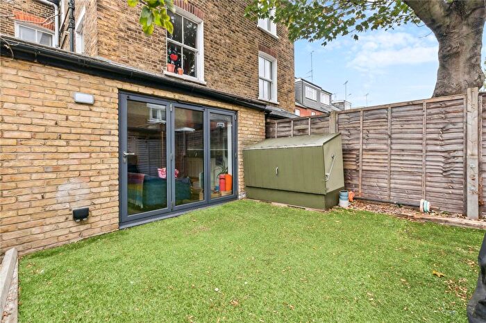 2 Bedroom Apartment For Sale In Kathleen Road, SW11