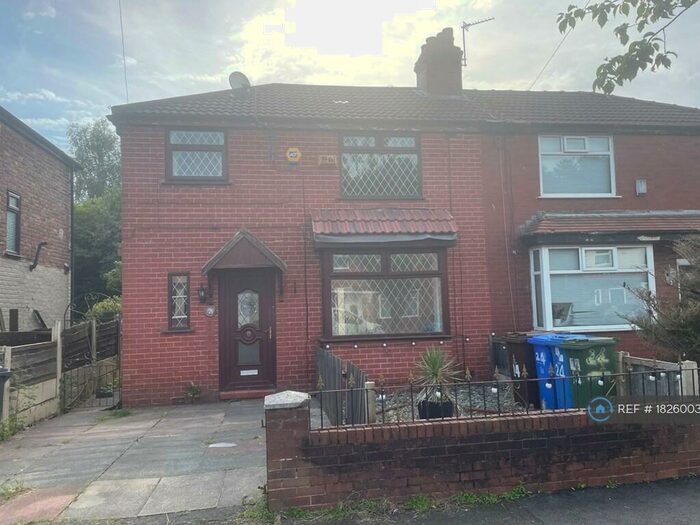 3 Bedroom Semi-Detached House To Rent In Oakfield Avenue, Droylsden, Manchester, M43