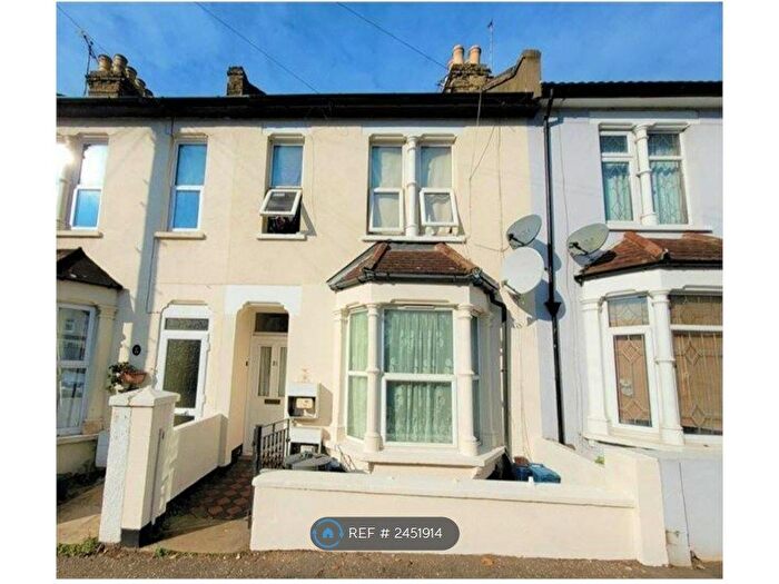 1 Bedroom Flat To Rent In Albert Road, Southend-On-Sea, SS1