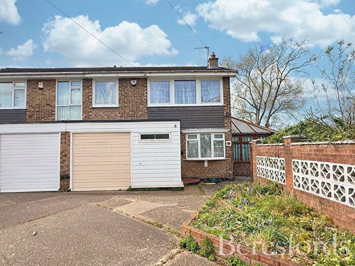 4 Bedroom Semi Detached House For Sale In Singleton Close, Hornchurch, RM12