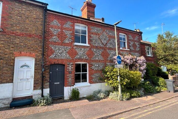 3 Bedroom Property To Rent In Cooper Road, Guildford, GU1