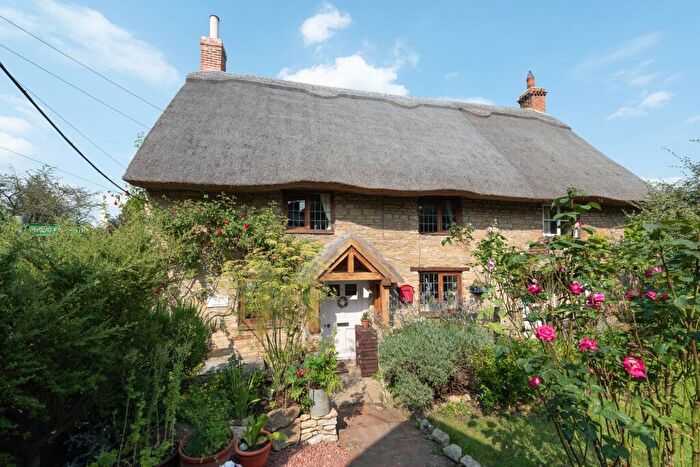 2 Bedroom Cottage For Sale In Park Lane, Sharnbrook, Bedfordshire, MK44