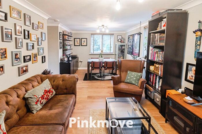 2 Bedroom Flat For Sale In Golden Mile View, Newport, NP20