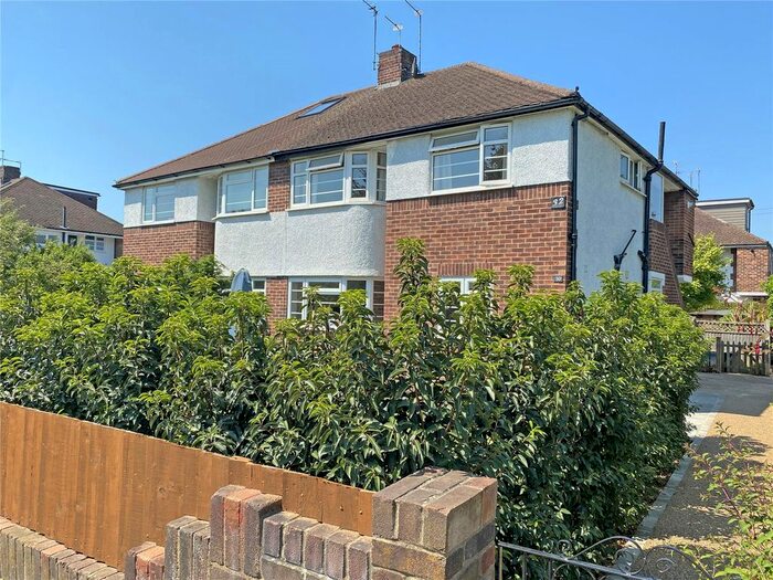 2 Bedroom Flat To Rent In Blackmores Grove, Teddington, TW11