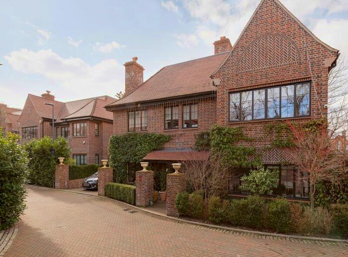 4 Bedroom Detached House To Rent In Chandos Way, Hampstead Garden Suburb, NW11