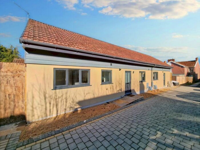 3 Bedroom House To Rent In Bath Road, Longwell Green, BS30