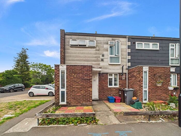 2 Bedroom End Of Terrace House For Sale In Engleheart Drive, Feltham, Middlesex, TW14