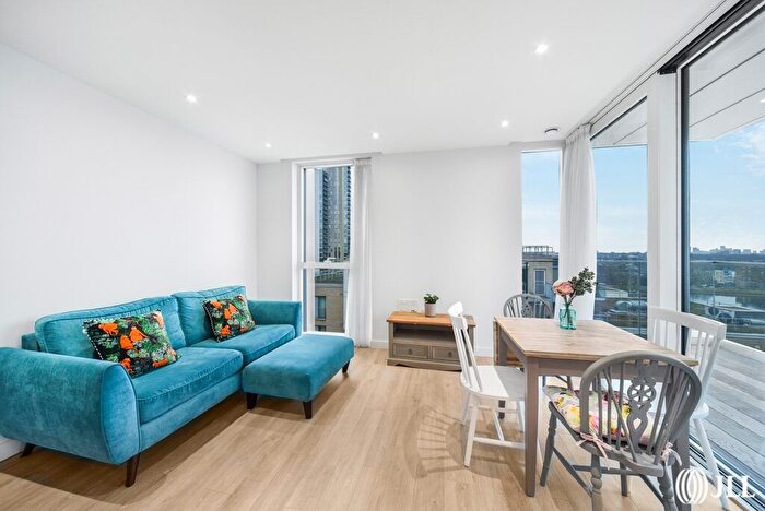 2 Bedroom Flat To Rent In Kayani Avenue, London, N4