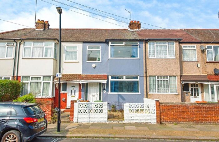 4 Bedroom Terraced House For Sale In Randolph Approach, London, E16
