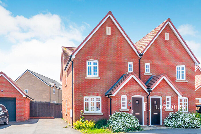 3 Bedroom Semi-Detached House To Rent In Shawbury Street, Bedford, MK42