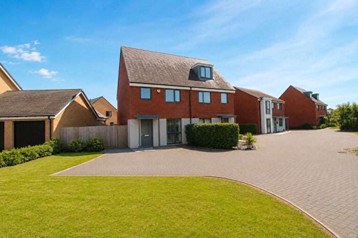 3 Bedroom Semi-Detached House For Sale In Burgoyne Avenue, Wootton, MK43