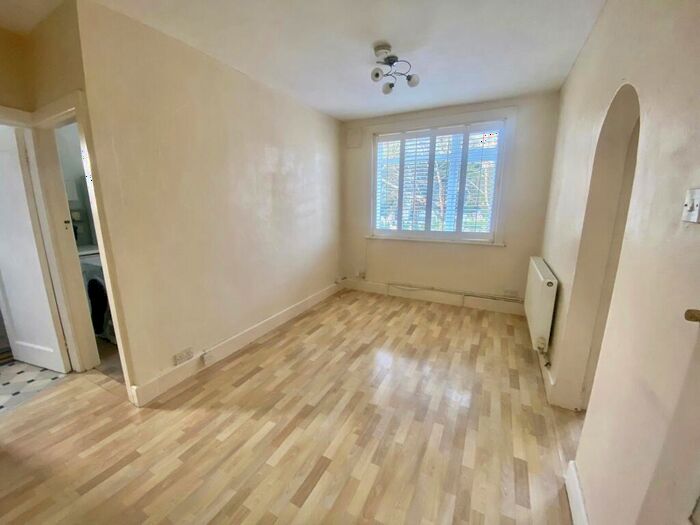 2 Bedroom Flat To Rent In Wimborne Road, Bournemouth, BH9