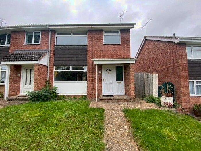 3 Bedroom Semi-Detached House To Rent In Langdale Close, Brownsover, Rugby, CV21