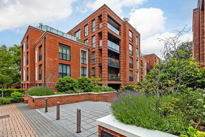 2 Bedroom Flat To Rent In Fellowes Rise, Winchester, SO22
