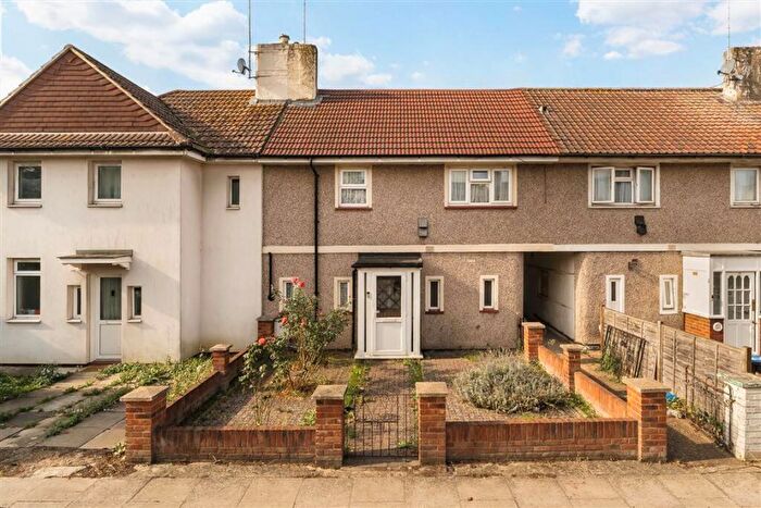 3 Bedroom Terraced House For Sale In Wyborne Way, Stonebridge Park, NW10