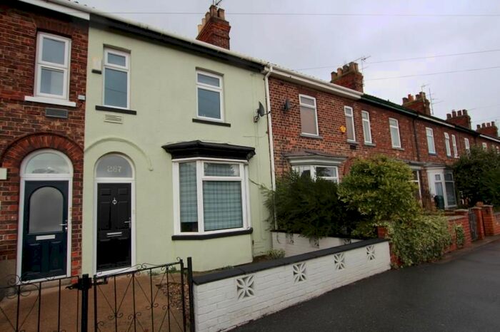3 Bedroom Terraced House To Rent In Grovehill Road, Beverley HU17