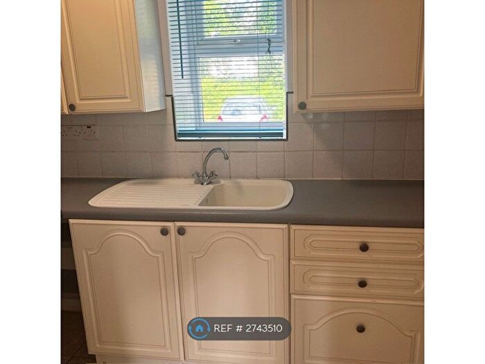 2 Bedroom Flat To Rent In Norfolk Place, Halifax, HX1