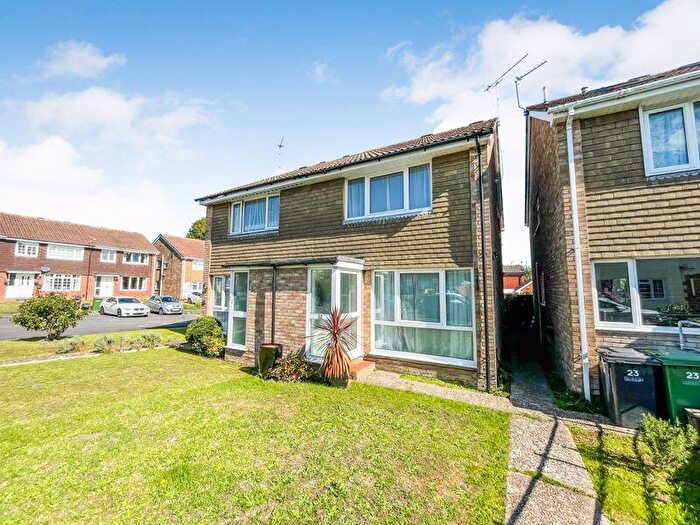 3 Bedroom Semi-Detached House For Sale In Little Park Close, Hedge End, SO30