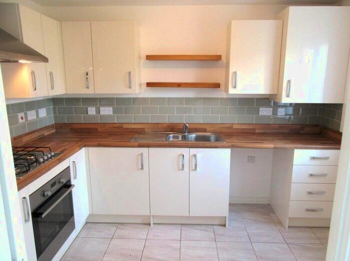 3 Bedroom Semi-Detached House To Rent In Stryd Bennett, Llanelli, Carmarthenshire., SA15