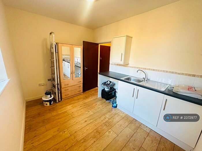Studio To Rent In Eastern Avenue, London, RM1