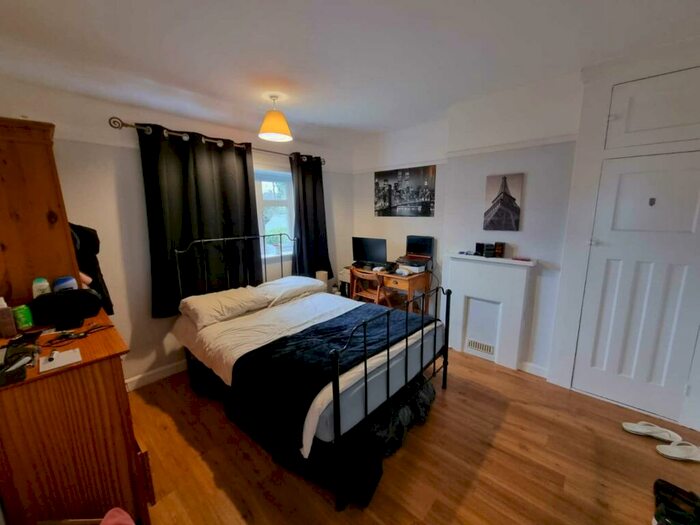 4 Bedroom Semi-Detached House To Rent In Cherry Tree Avenue, Guildford, GU2