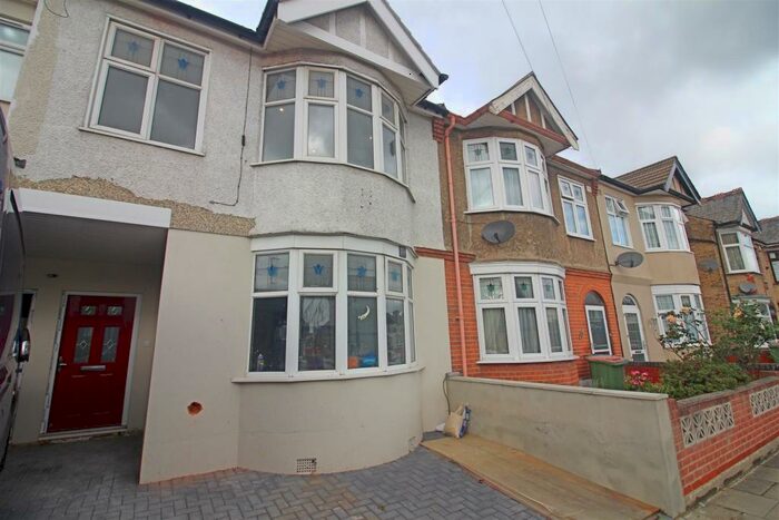 5 Bedroom Maisonette To Rent In Dersingham Avenue, London, E12