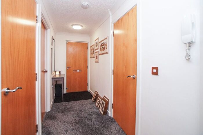 2 Bedroom Flat For Sale In Pennine View Close, Carlisle, CA1