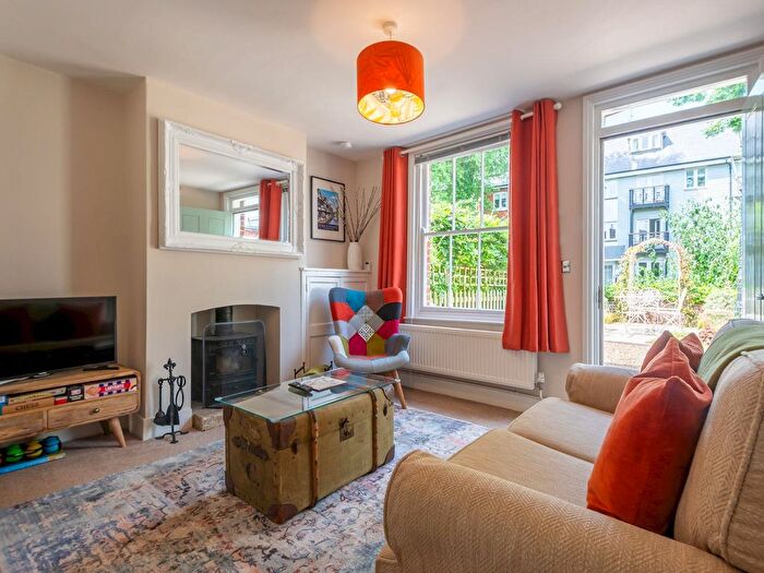 2 Bedroom Flat To Rent In City Of Canterbury, CT1