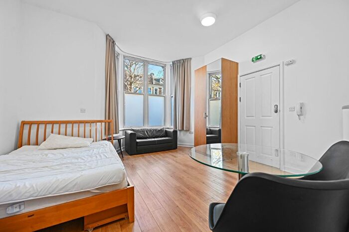 Studio To Rent In Shepherds Bush Road, London, W6