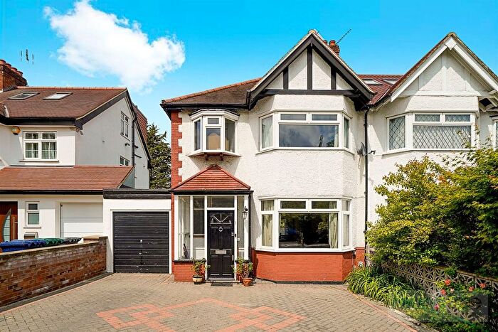 3 Bedroom Semi Detached House For Sale In Meadow Drive, Hendon, NW4