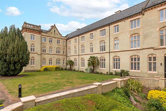 2 Bedroom Apartment For Sale In South Wing, Fairfield Hall, Kingsley Avenue, Fairfield, SG5