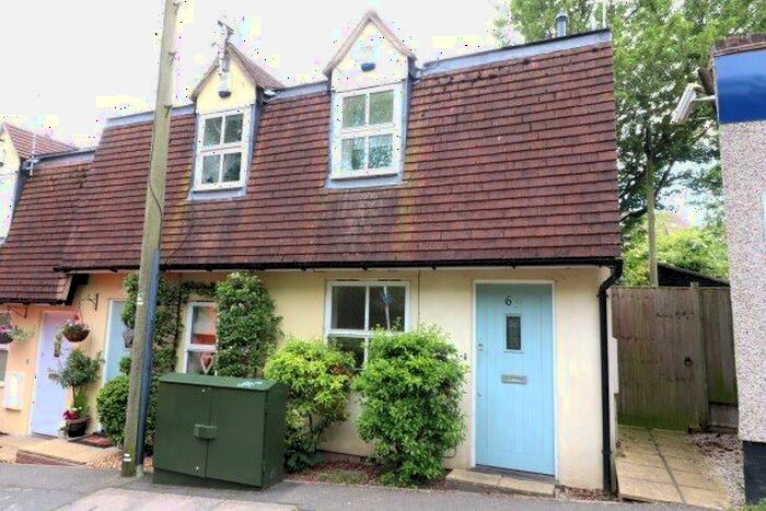 2 Bedroom Cottage To Rent In Crown Road, Billericay, CM11