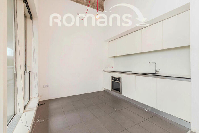 2 Bedroom Apartment To Rent In Lakeshore Drive, Bristol, BS13