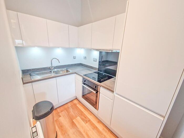 1 Bedroom Flat To Rent In Tate House, - New York Road, Leeds, West Yorkshire, , Uk, LS2